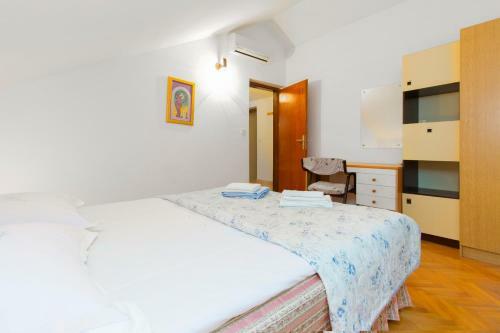 7 Olives Apartments