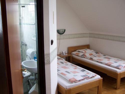 Hostal Golf �tterem �s Panzi�