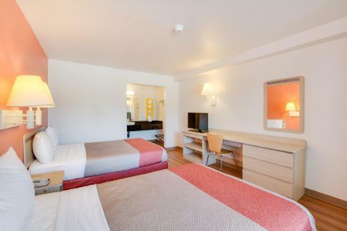 Motel 6 Columbus West
