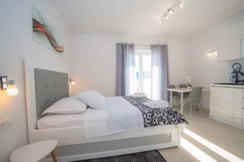 Apartments In Rogoznica 40364