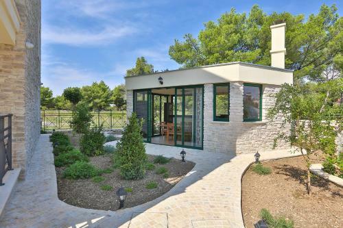 V&v Residence