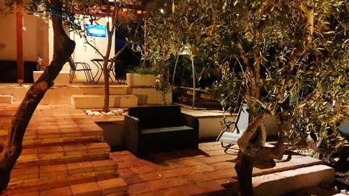 Compelx With Detached House And Spacious Apartment