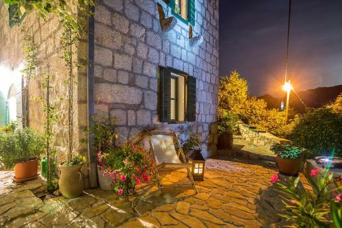 Old Stone Villa Lipa With A Hot Tub Jacuzzi