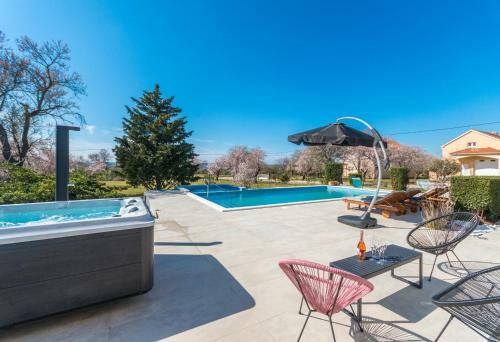 Spacious Villa Vito With Large Pool