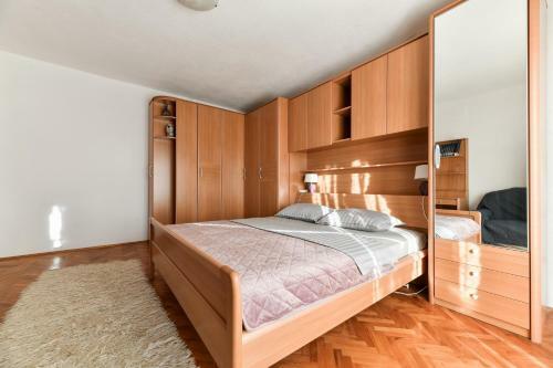 Spacious Villa Vito With Large Pool