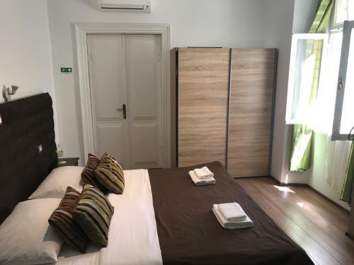 Hostal Pula Antic Rooms In Center