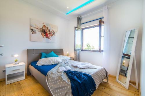 Charming House On The Beach And Deluxe Apartment