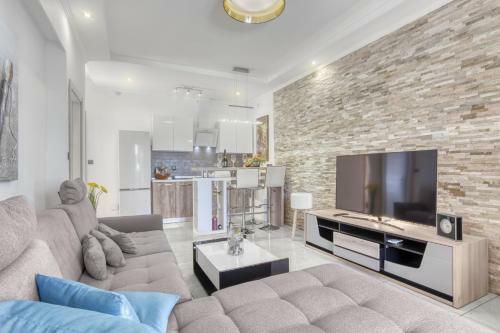Charming House On The Beach And Deluxe Apartment