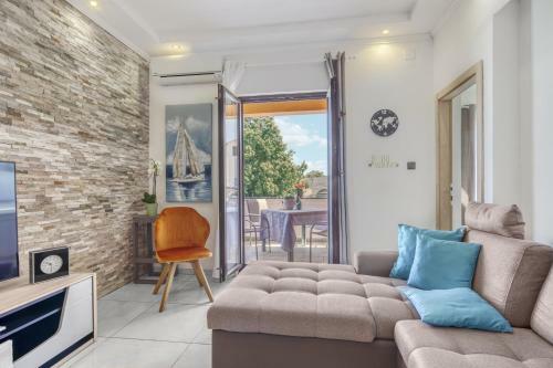 Charming House On The Beach And Deluxe Apartment