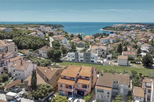 Charming House On The Beach And Deluxe Apartment