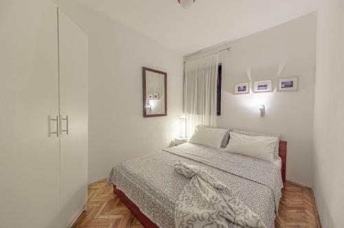 Apartments Lodra