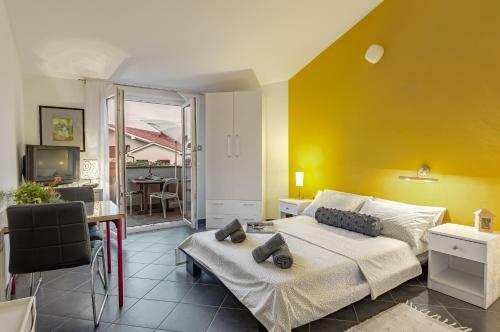 Apartments Lodra