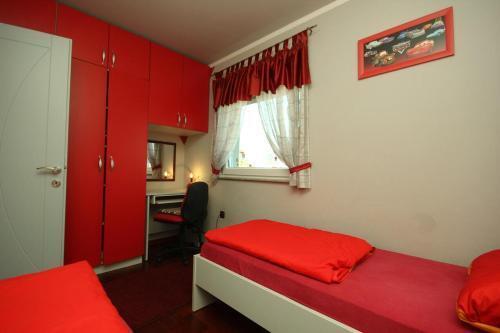Apartments With A Parking Space Pula - 7034