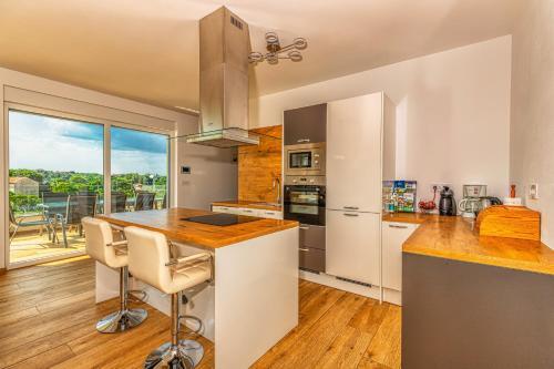 Leon's Holiday Homes Villa 3