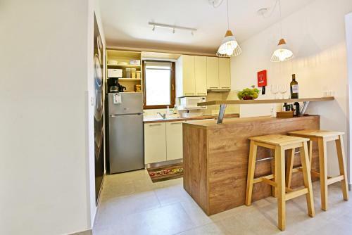 Apartment Niki, Surrounded By A Vineyard With A Whirlpool