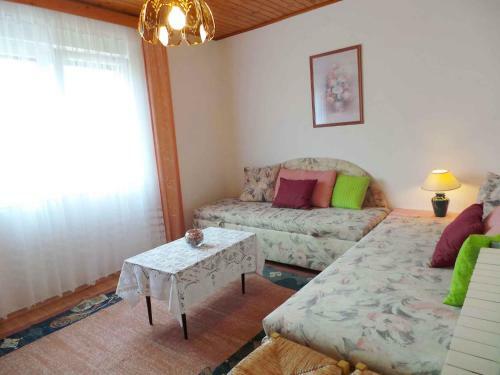 Apartment In Tribalj 33528