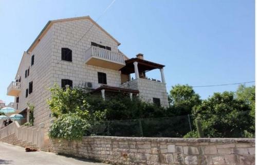 Apartments With A Parking Space Sutivan, Brac - 17537