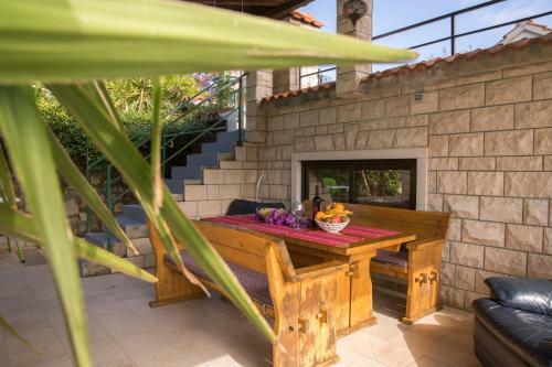 Charming Holiday Home With Pool Santo