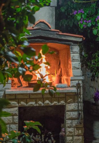 Charming Holiday Home With Pool Santo