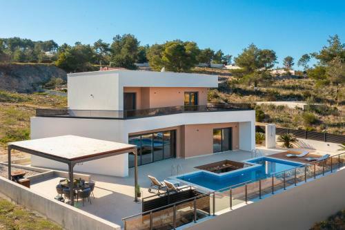 Beautiful Villa Golden Dream
