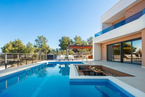 Beautiful Villa Golden Dream