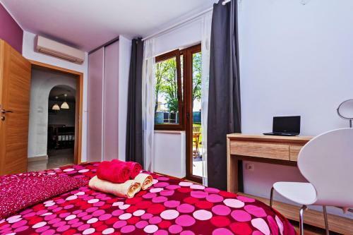 Villa Ferlini With Private 10000 M2 Garden