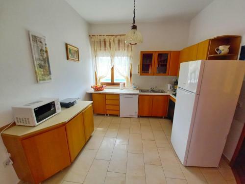 House Oliva, Sveti Kirin