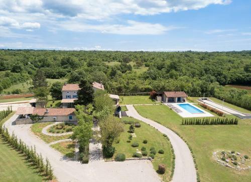 Poolincluded - Stancija Cabrunici