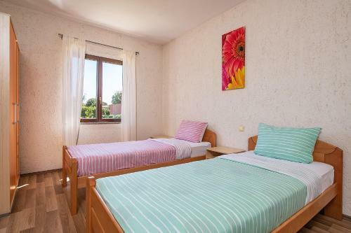 2 Apartments With Private Pool