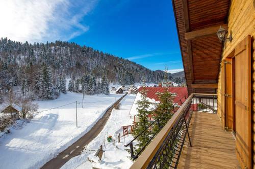 Villa Greenhouse Ella With Heated Pool