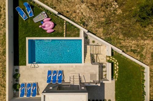 Luxe Villa With Pool, Jacuzzi, And Sauna
