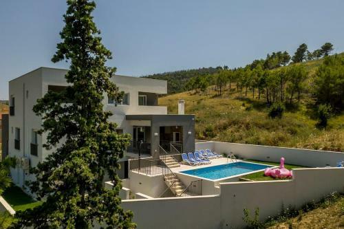 Luxe Villa With Pool, Jacuzzi, And Sauna