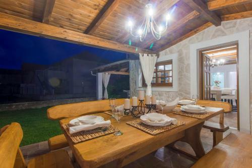 House For Rent Leila