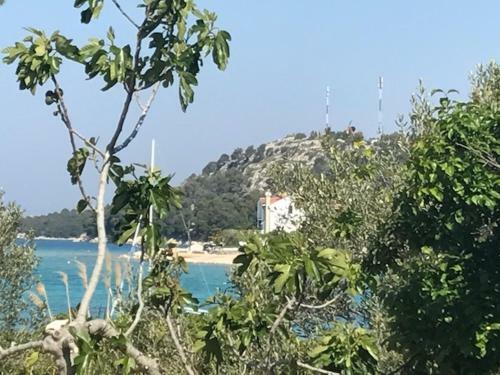 Studio Apartment By The Sea