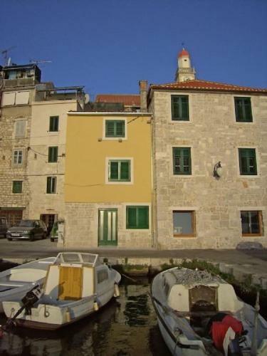 Charming Fisherhouse