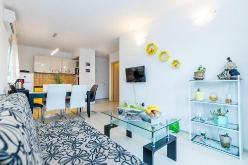 Hostal Apartments And Rooms With Parking Space Grebastica, Sibenik - 17831