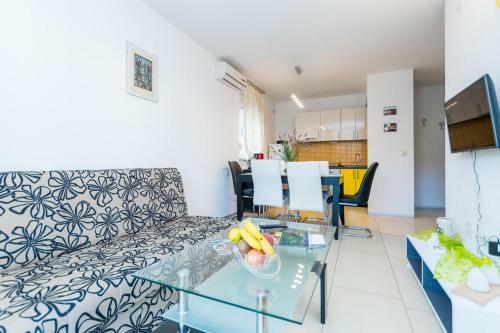 Hostal Apartments And Rooms With Parking Space Grebastica, Sibenik - 17831