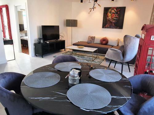 Infresh Holiday House