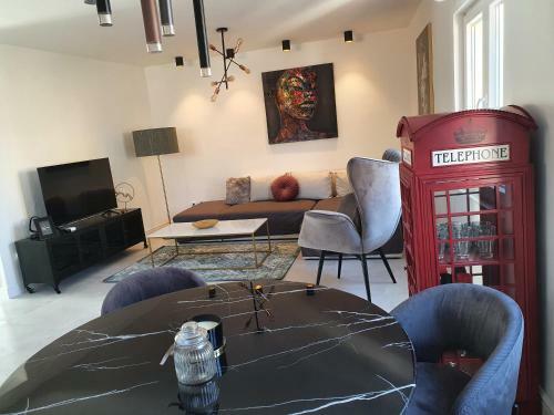 Infresh Holiday House