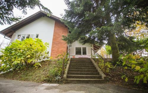 Old Chestnut Vacation Home