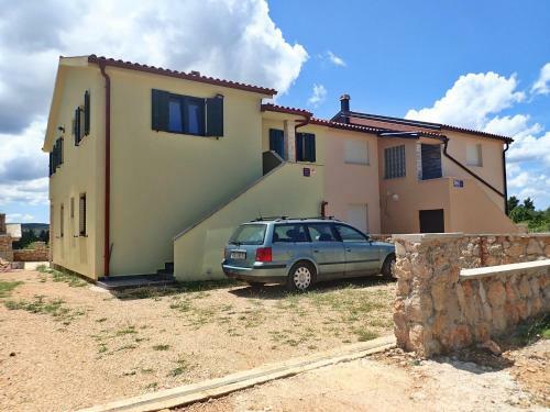 Apartment In Starigrad-paklenica 38616