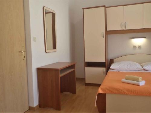 Apartment In Starigrad-paklenica 35738