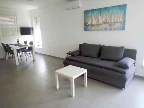 Apartment In Starigrad-paklenica 38636