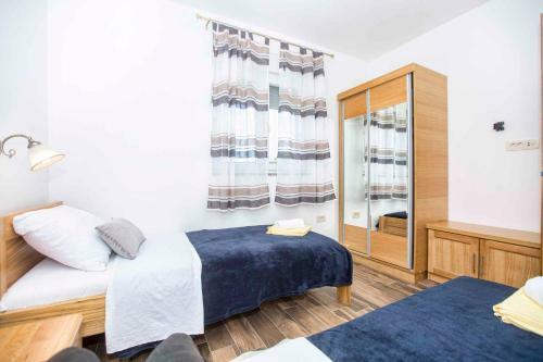 Apartment In Starigrad-paklenica 39522