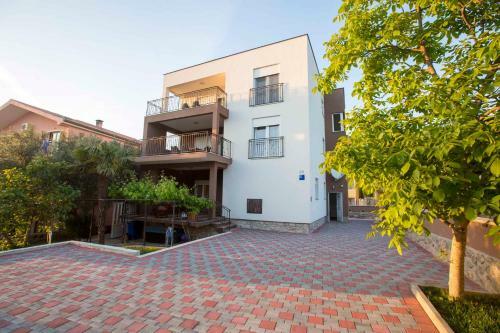 Apartment In Starigrad-paklenica 39522
