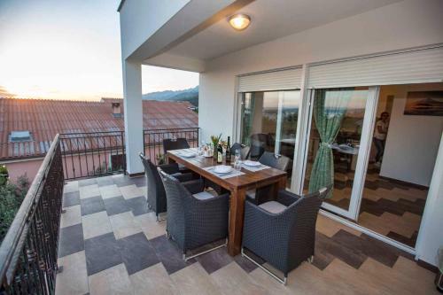 Apartment In Starigrad-paklenica 39522
