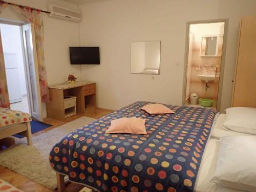 Apartments In Starigrad-paklenica 6819