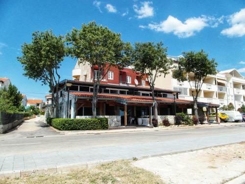 Hostal Blue Wave Apartments