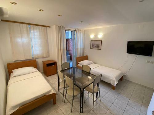 Hostal Blue Wave Apartments