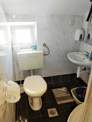 Hostal Blue Wave Apartments